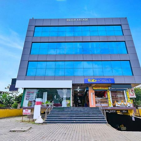 Fabhotel Penthouse - A K Dev Road Гувахати Экстерьер фото